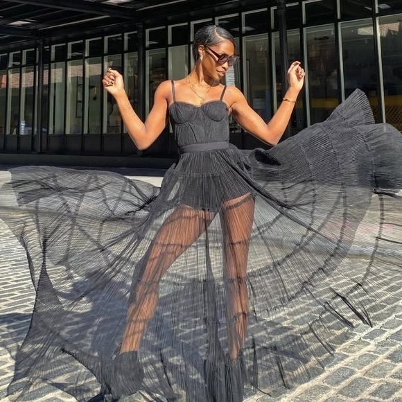 NWT Alice + Olivia Deena Pleated Maxi Dress with Hot Pants‎ Size 2 Black - Picture 3 of 16